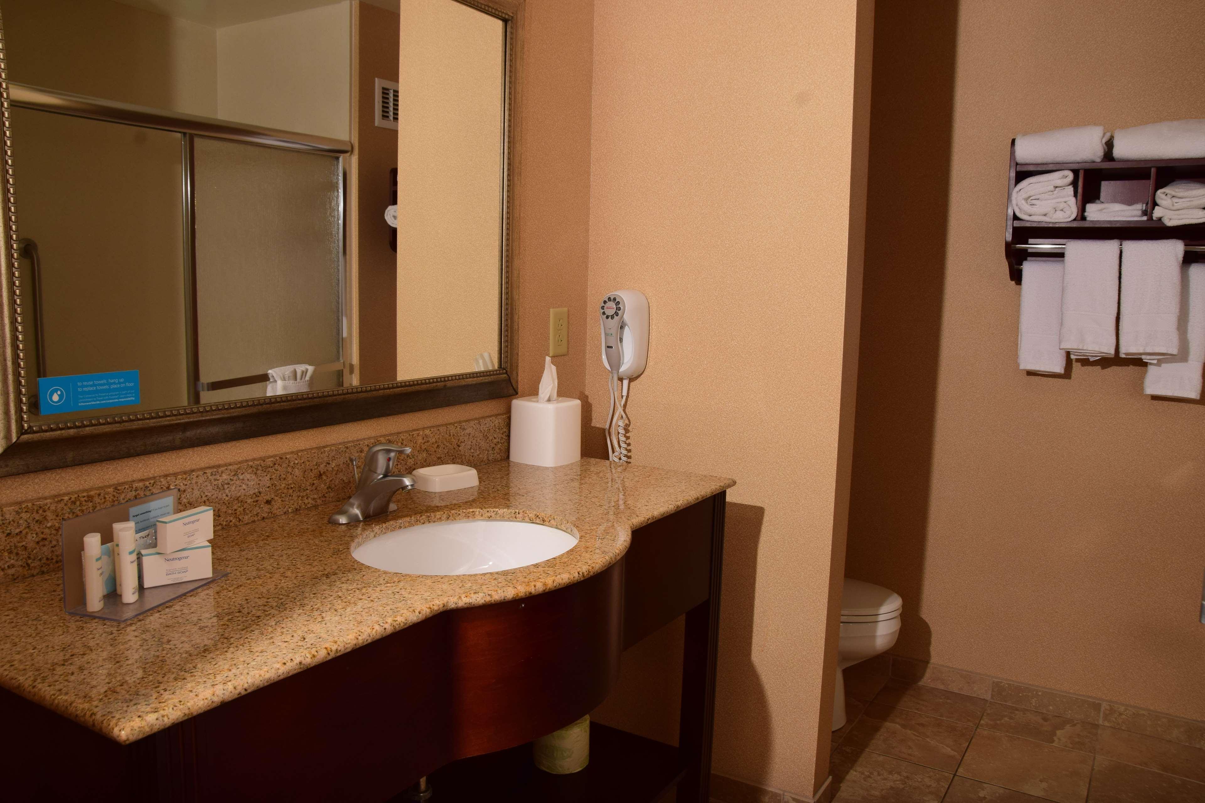 Hampton Inn Indiana Exteriör bild