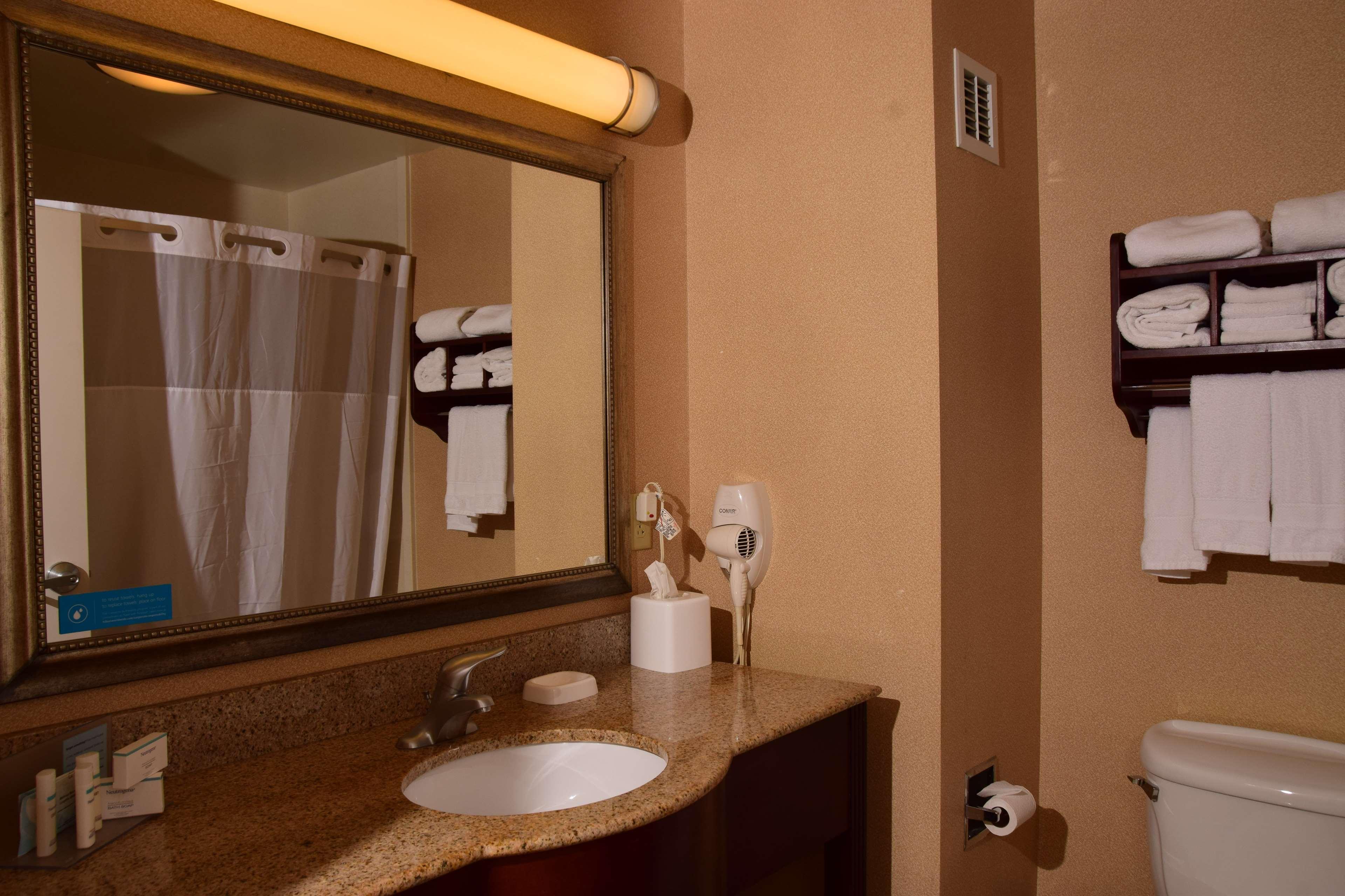 Hampton Inn Indiana Exteriör bild