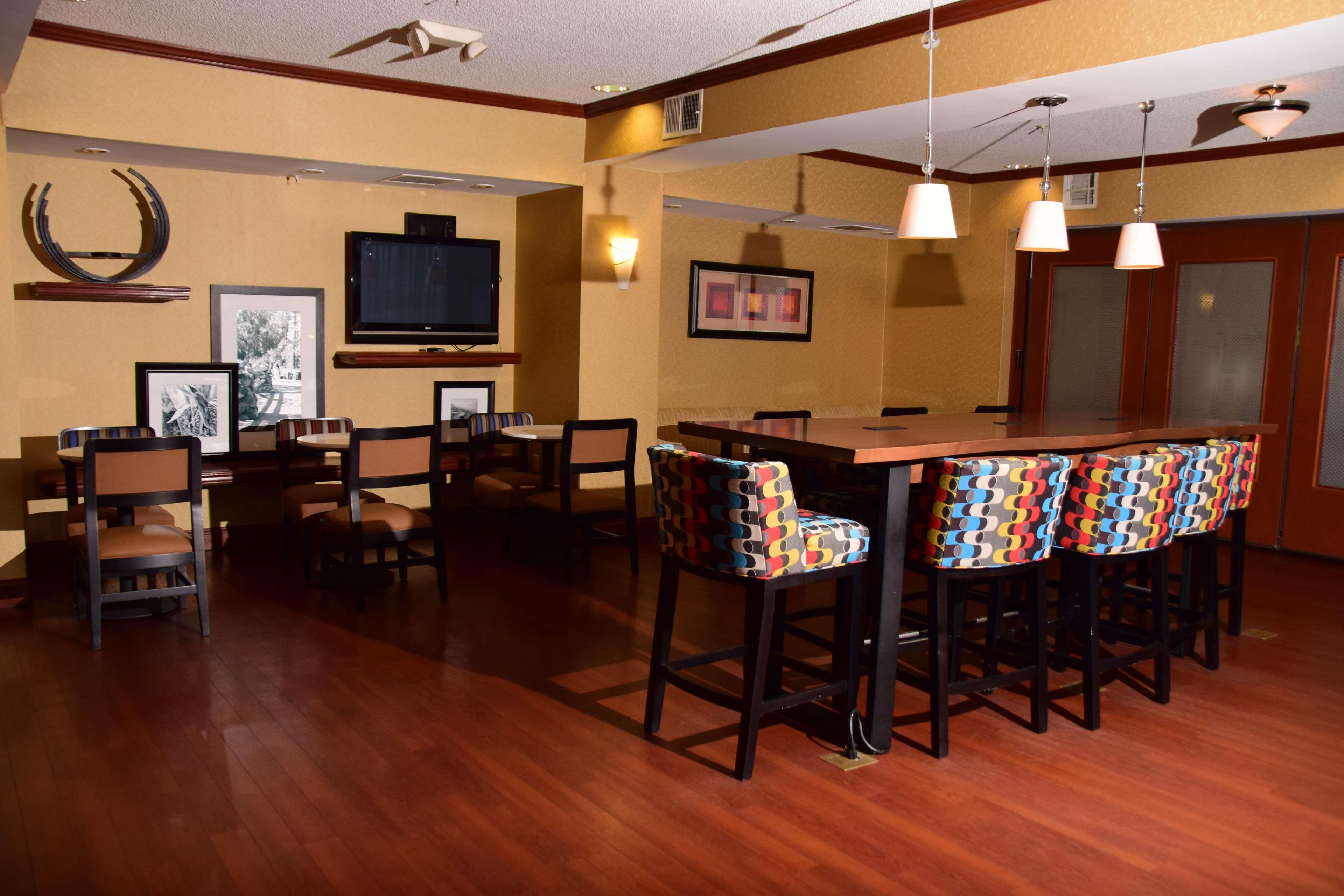 Hampton Inn Indiana Exteriör bild
