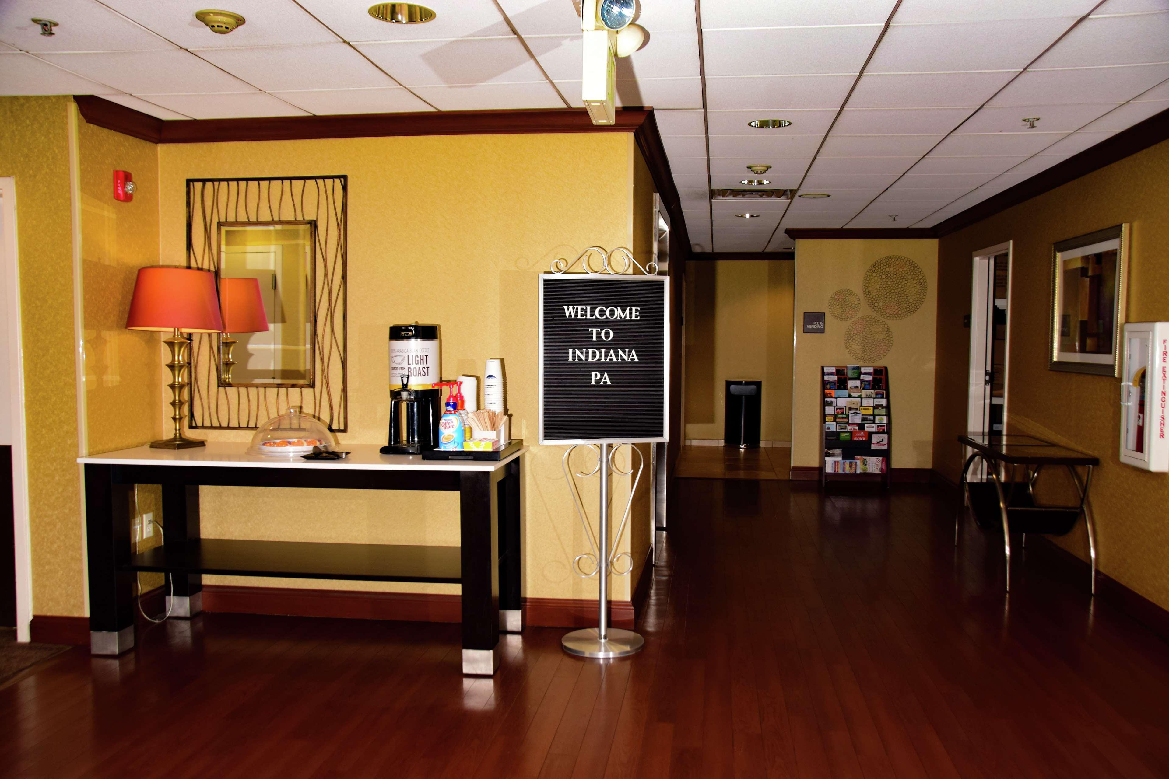 Hampton Inn Indiana Exteriör bild