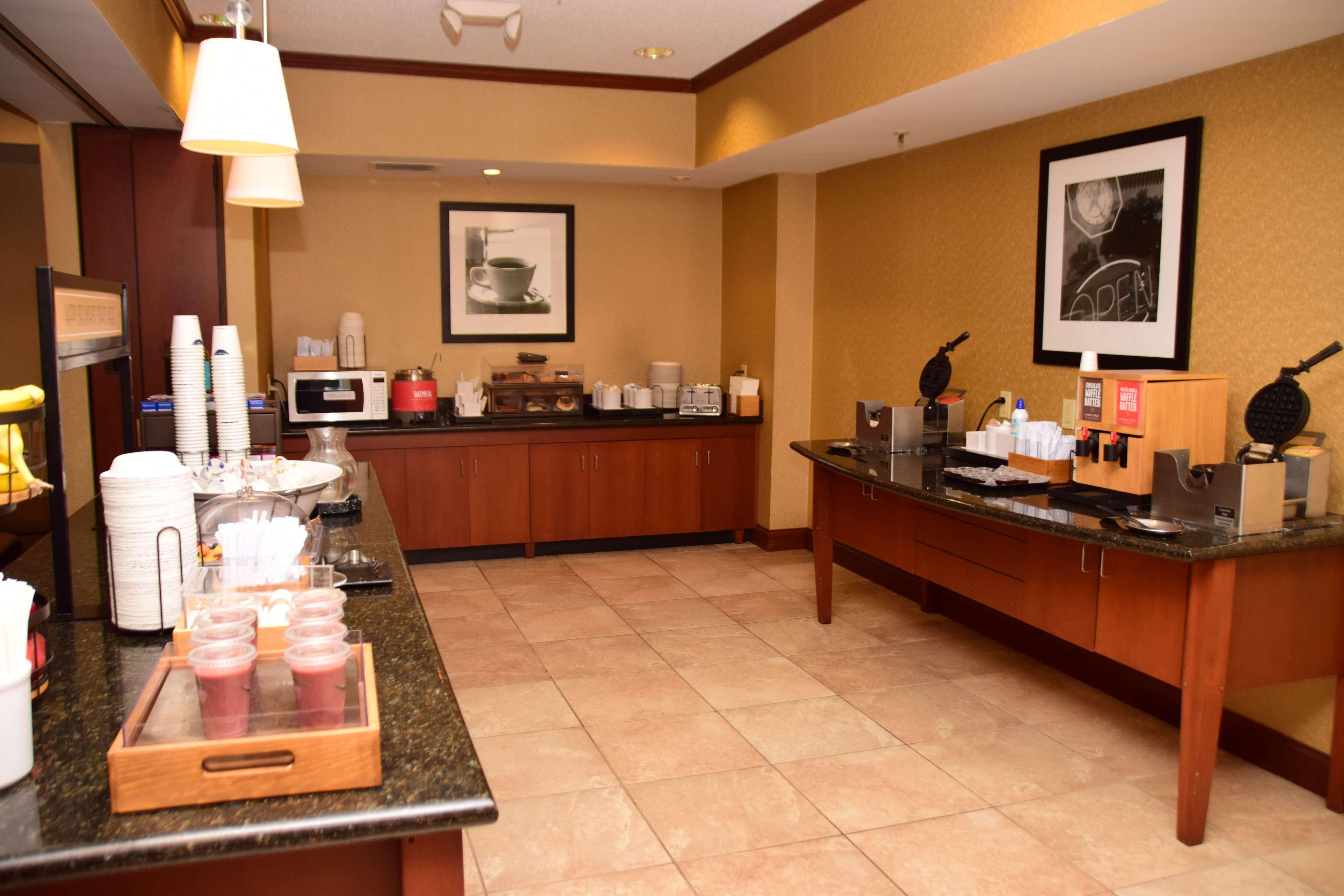 Hampton Inn Indiana Exteriör bild