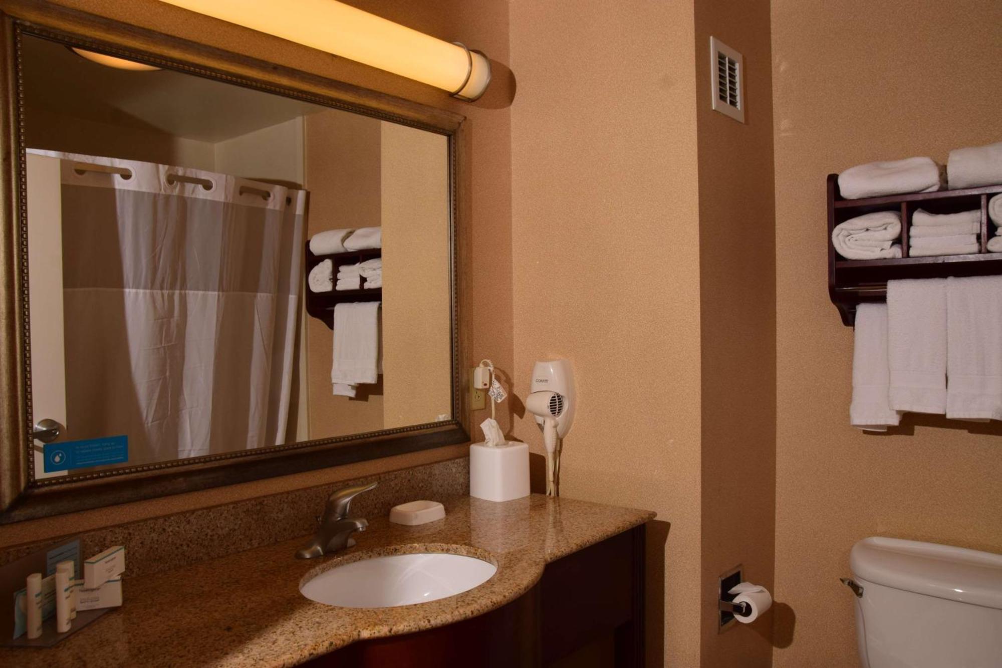 Hampton Inn Indiana Exteriör bild